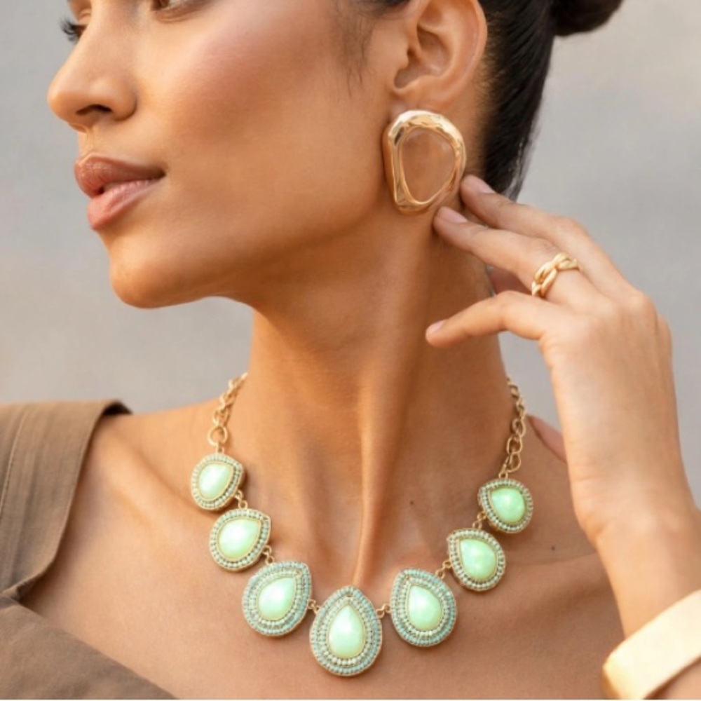 “VTG” Green Collar Statement Necklace